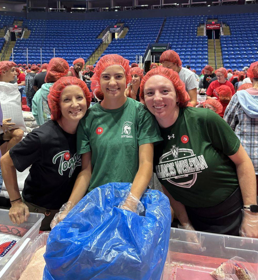 Three IWU alumni and students volunteer at Million Meals