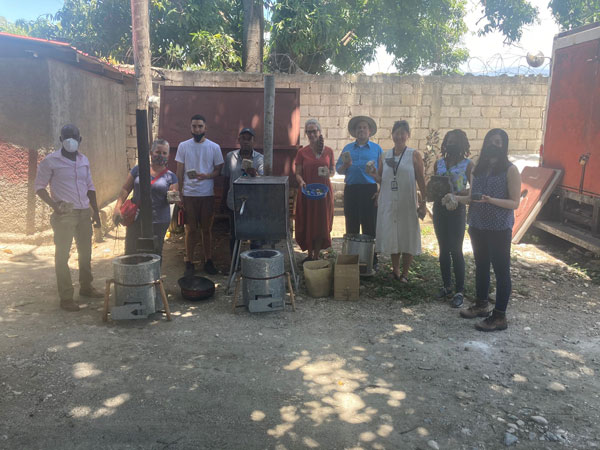 Kevin poses with members of the United States Embassy and USAID visiting Fuego del Sol’s recycled briquette operation in 2021. 