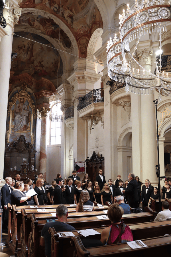 cochoir IWU cochoir performs in a cathedral in Europe