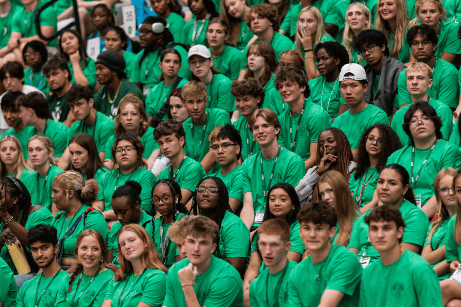 A sea of IWU students wearing green shirts