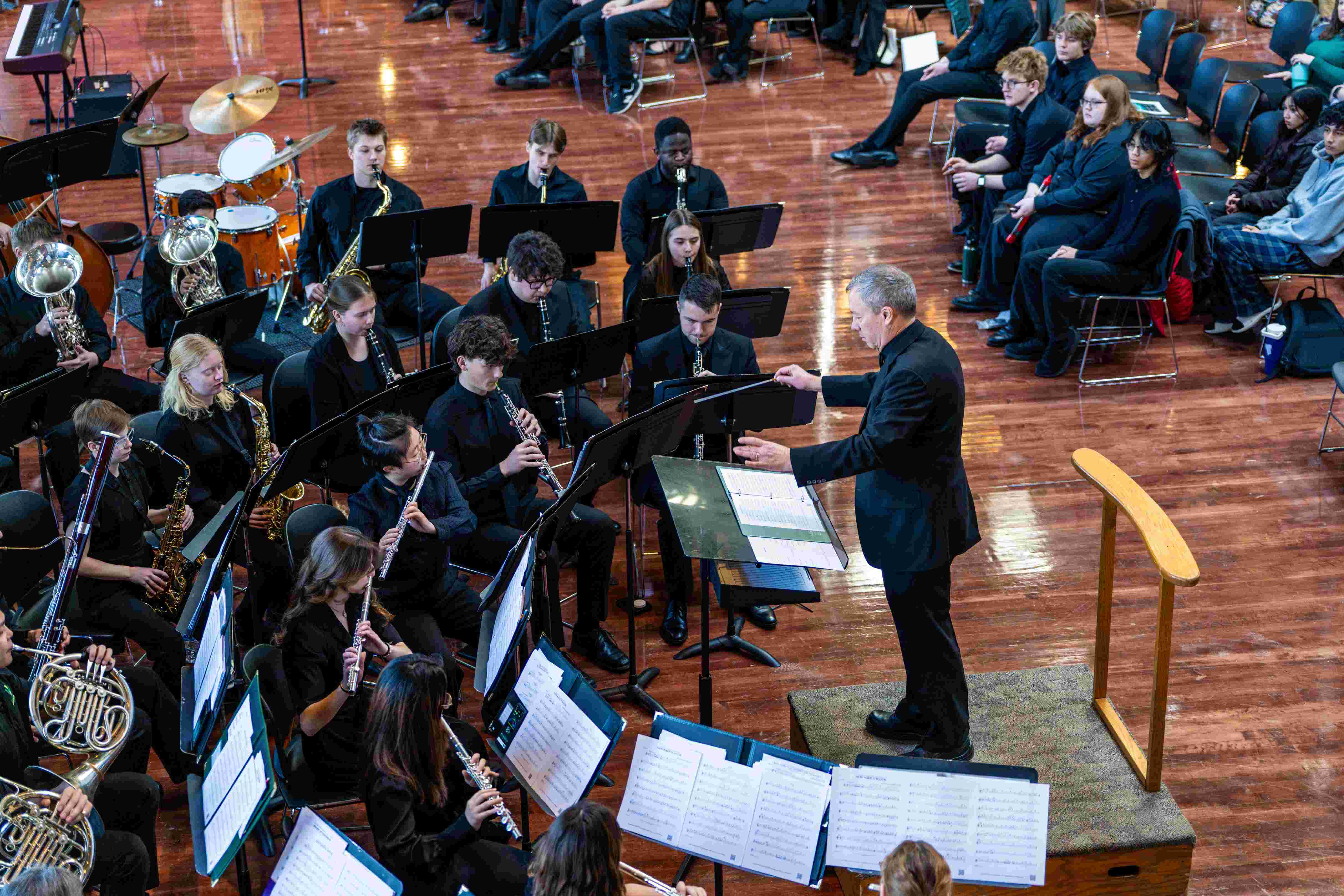 Ensemble by outside Conductor